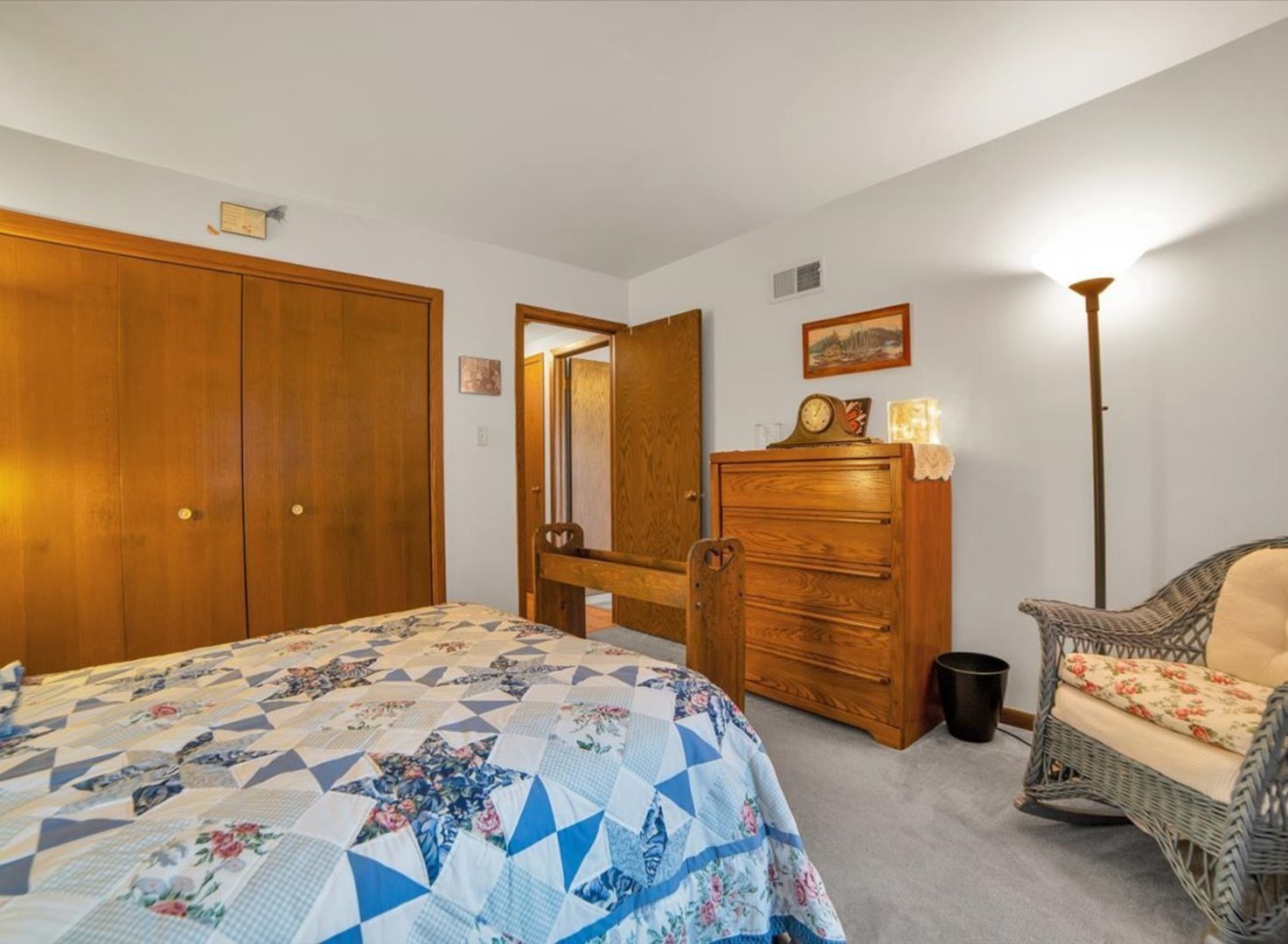 1102 E Ardyce Lane, Mount Prospect, IL 60056