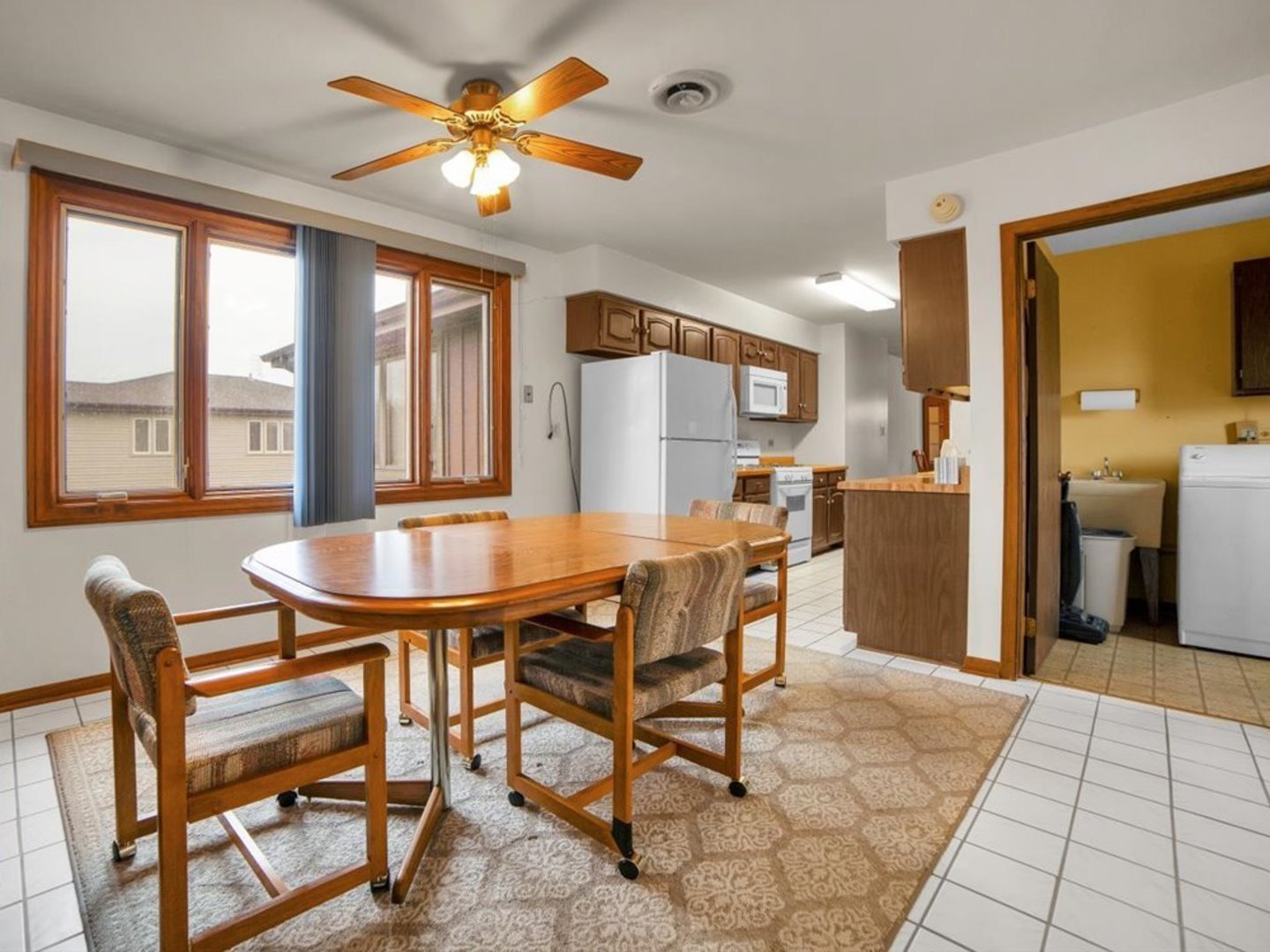 1102 E Ardyce Lane, Mount Prospect, IL 60056