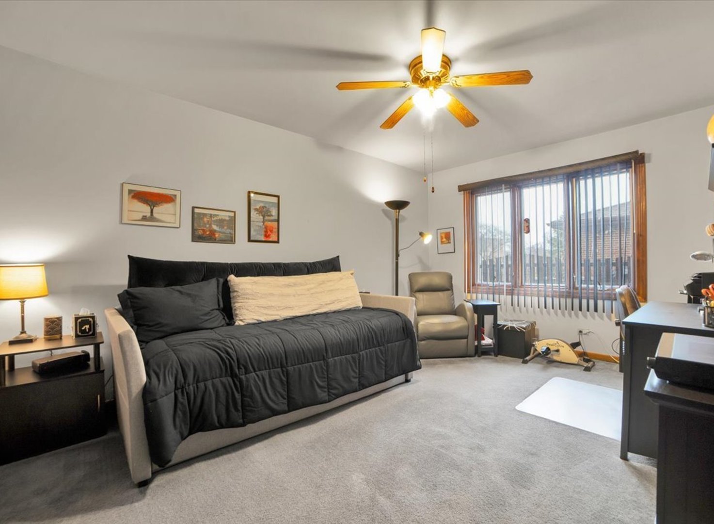 1102 E Ardyce Lane, Mount Prospect, IL 60056