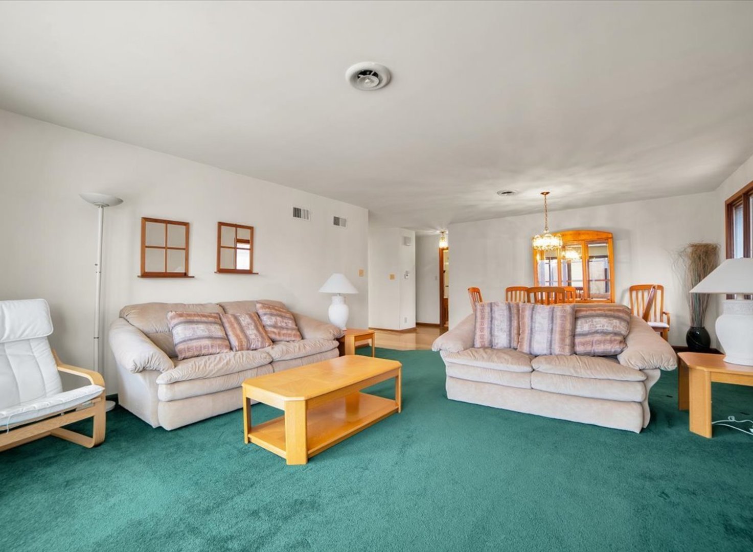 1102 E Ardyce Lane, Mount Prospect, IL 60056