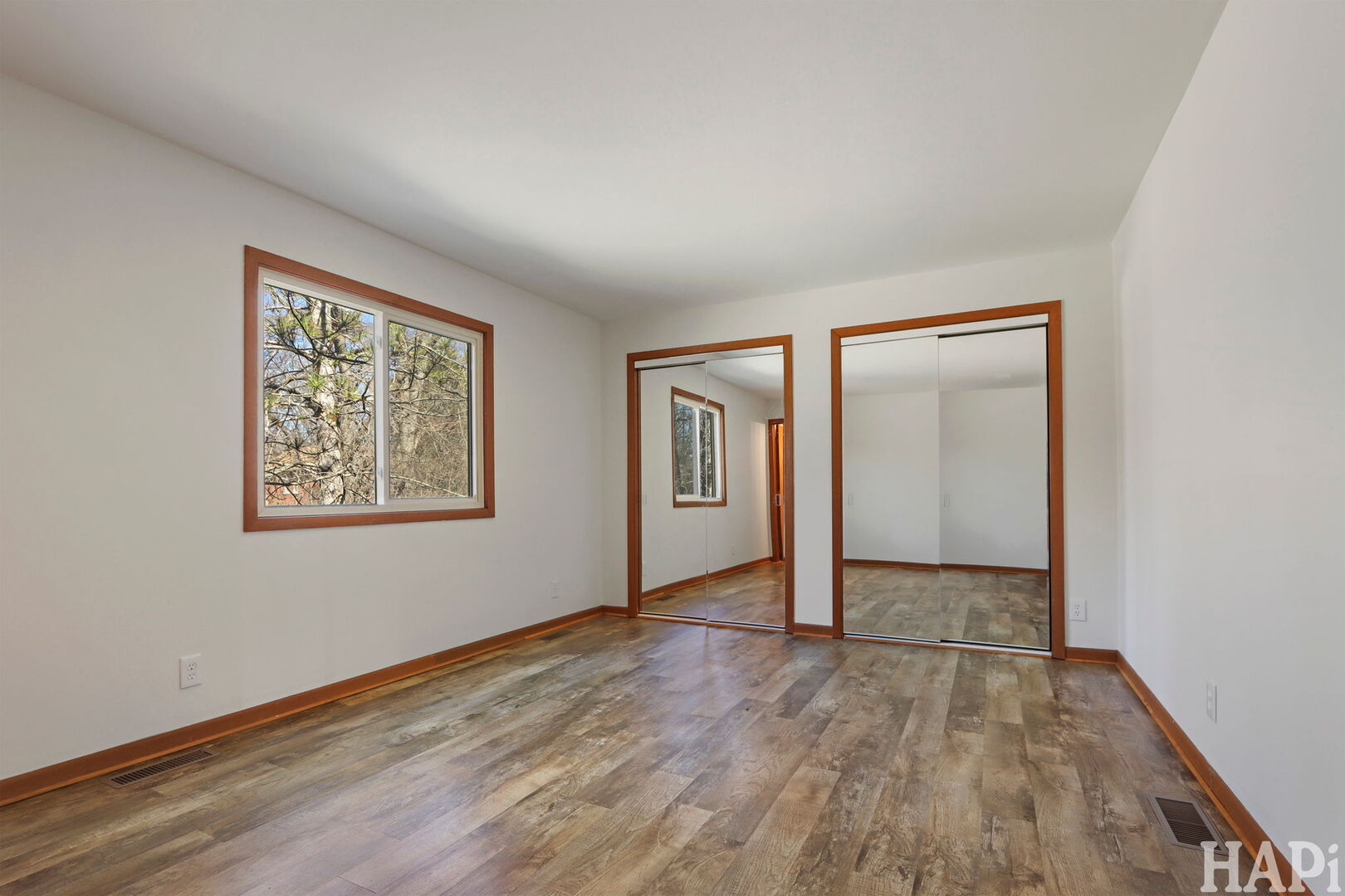 27236 W Northwest Highway, Barrington, IL 60010