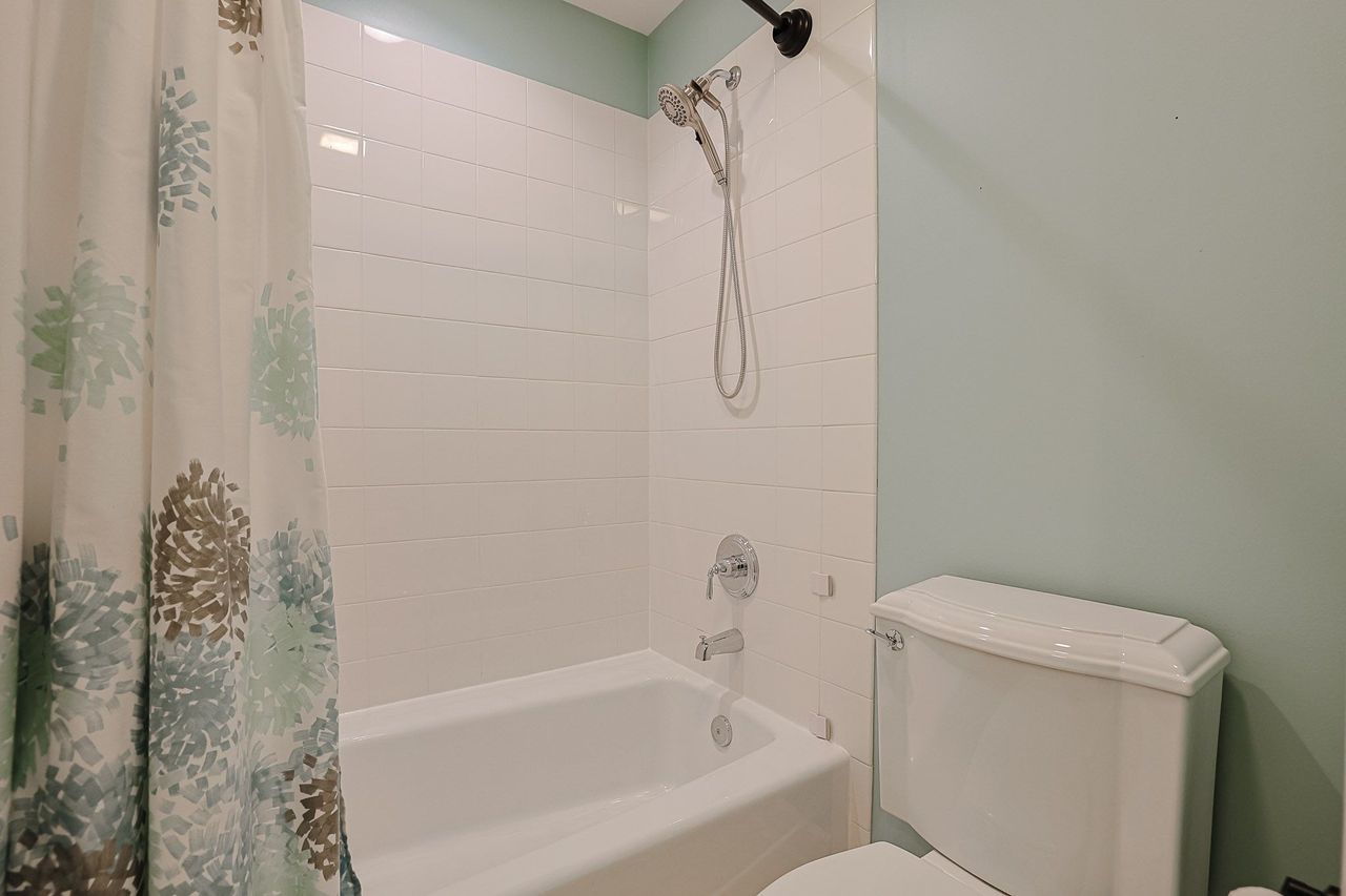 1909 Lynn Circle, Libertyville, IL 60048