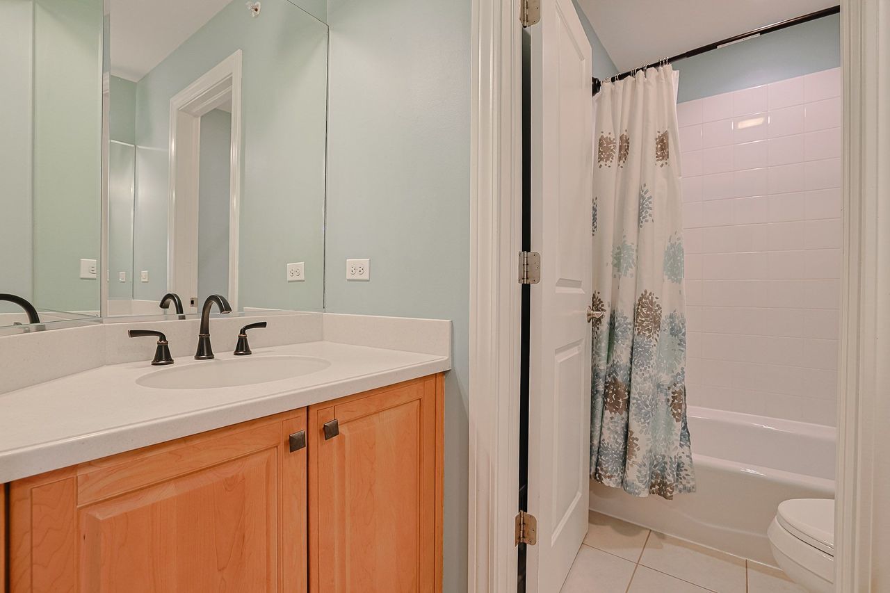 1909 Lynn Circle, Libertyville, IL 60048