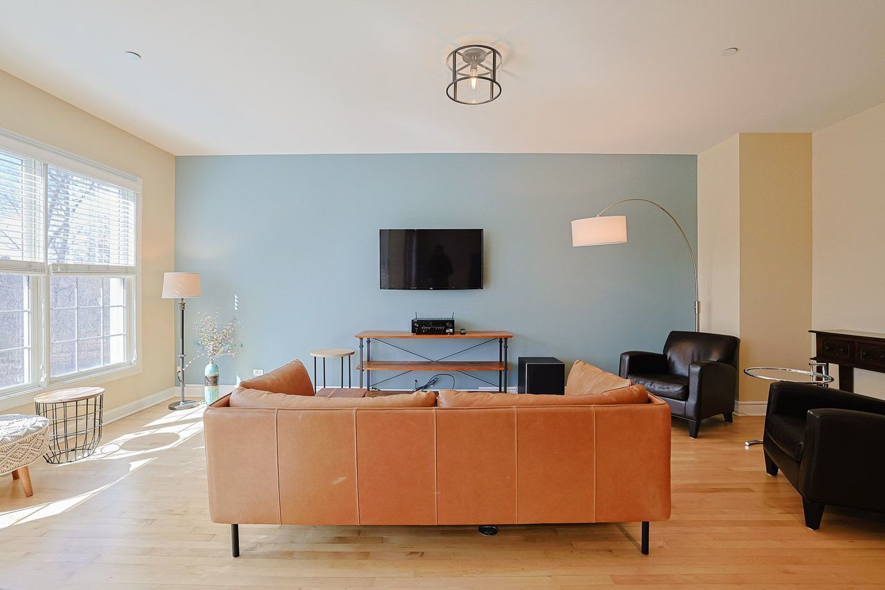 1909 Lynn Circle, Libertyville, IL 60048