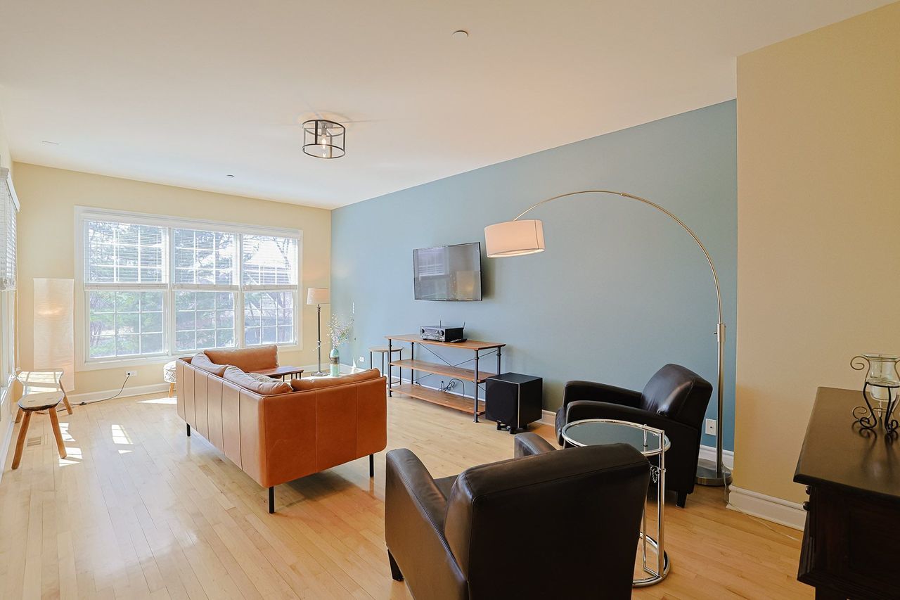 1909 Lynn Circle, Libertyville, IL 60048