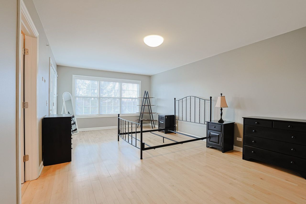 1909 Lynn Circle, Libertyville, IL 60048