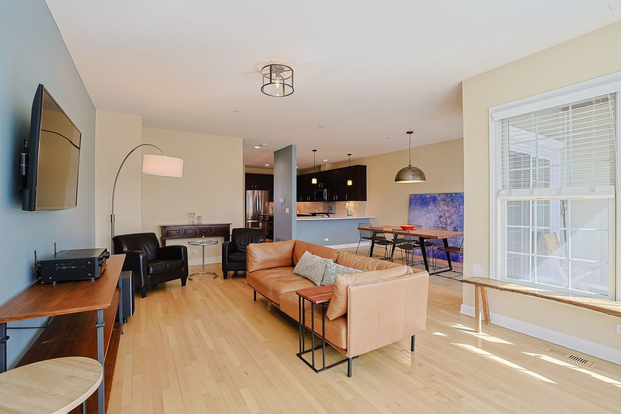 1909 Lynn Circle, Libertyville, IL 60048