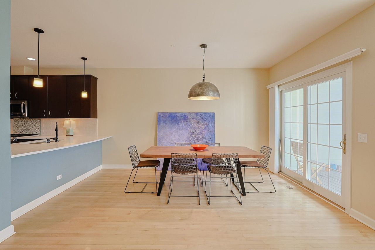 1909 Lynn Circle, Libertyville, IL 60048