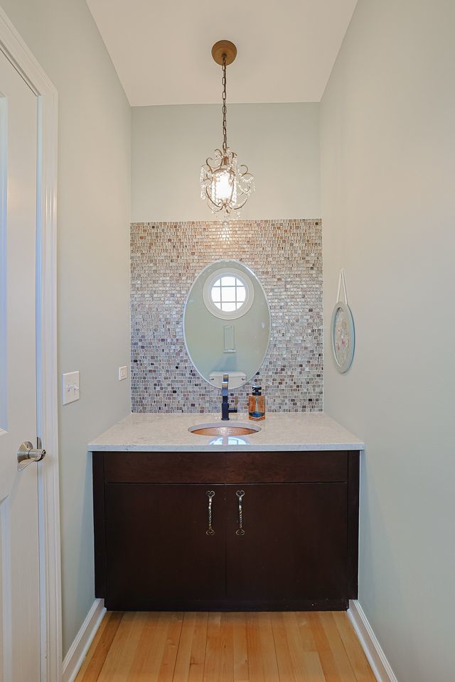 1909 Lynn Circle, Libertyville, IL 60048