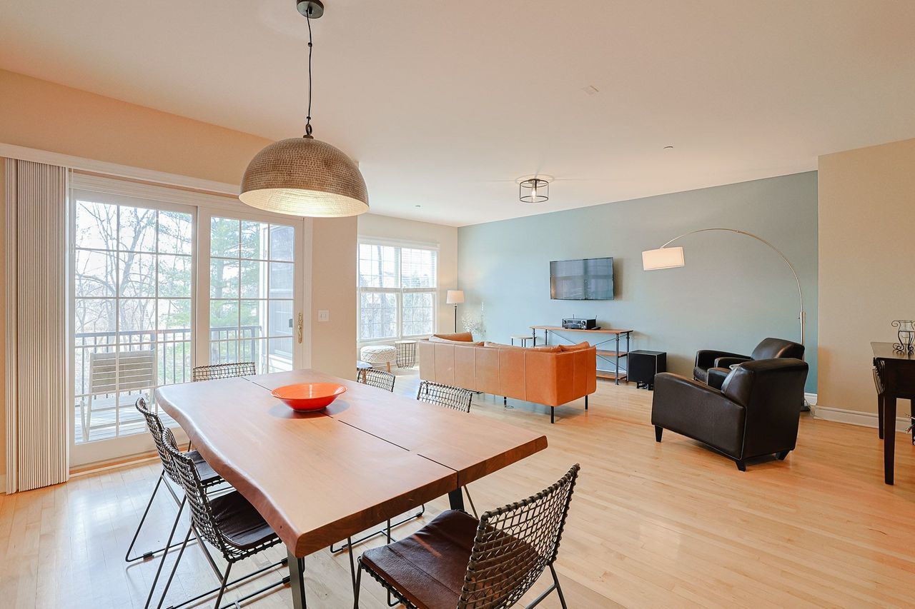 1909 Lynn Circle, Libertyville, IL 60048