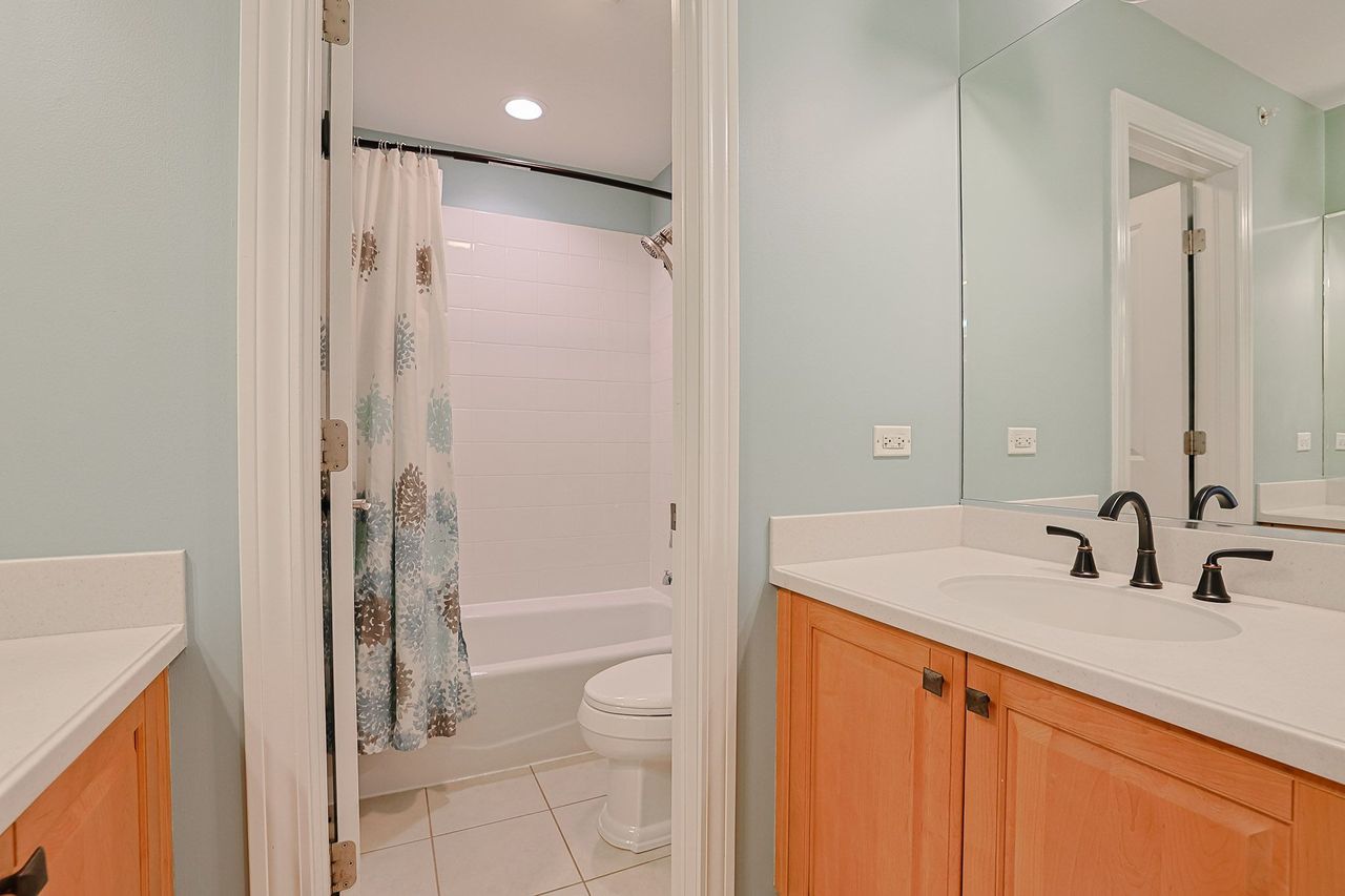 1909 Lynn Circle, Libertyville, IL 60048