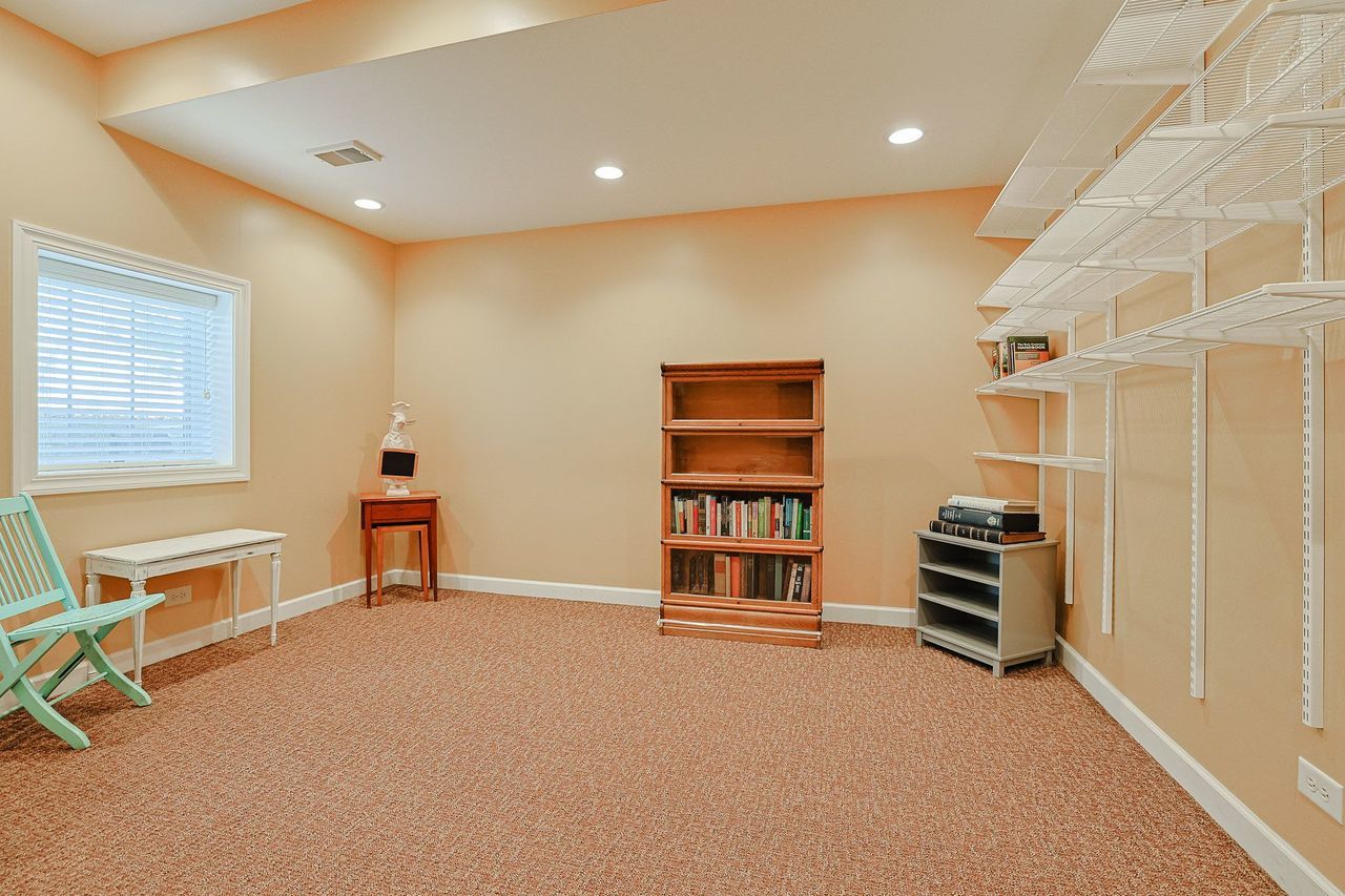 1909 Lynn Circle, Libertyville, IL 60048