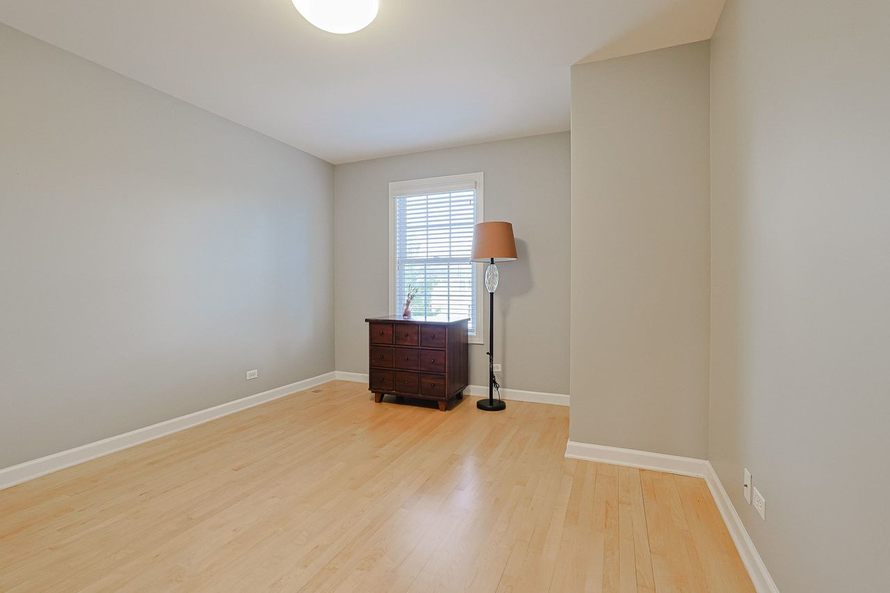 1909 Lynn Circle, Libertyville, IL 60048