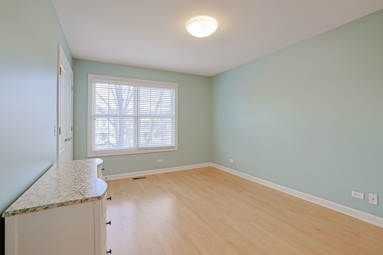 1909 Lynn Circle, Libertyville, IL 60048