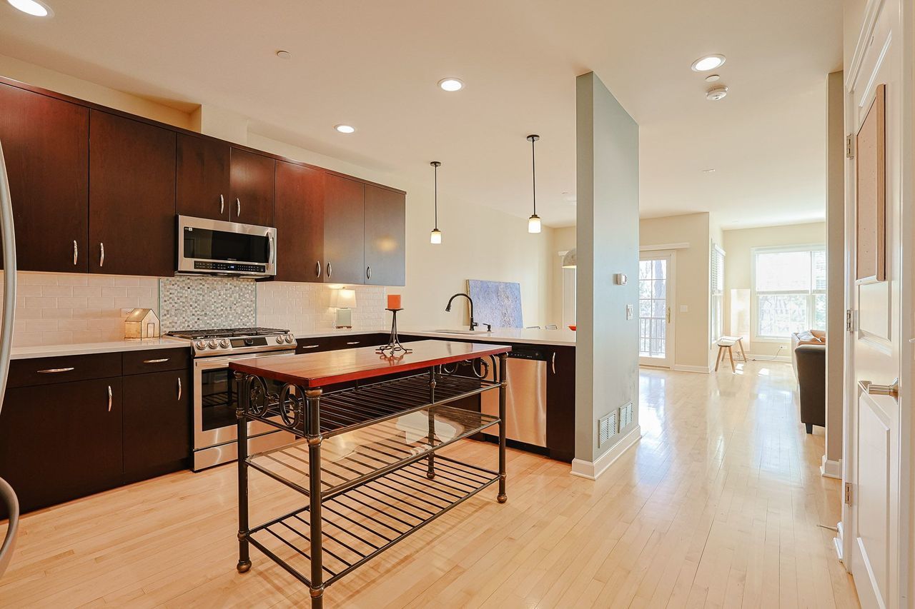 1909 Lynn Circle, Libertyville, IL 60048