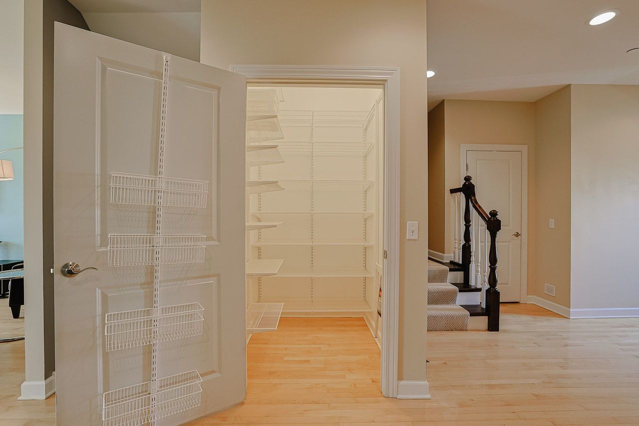 1909 Lynn Circle, Libertyville, IL 60048