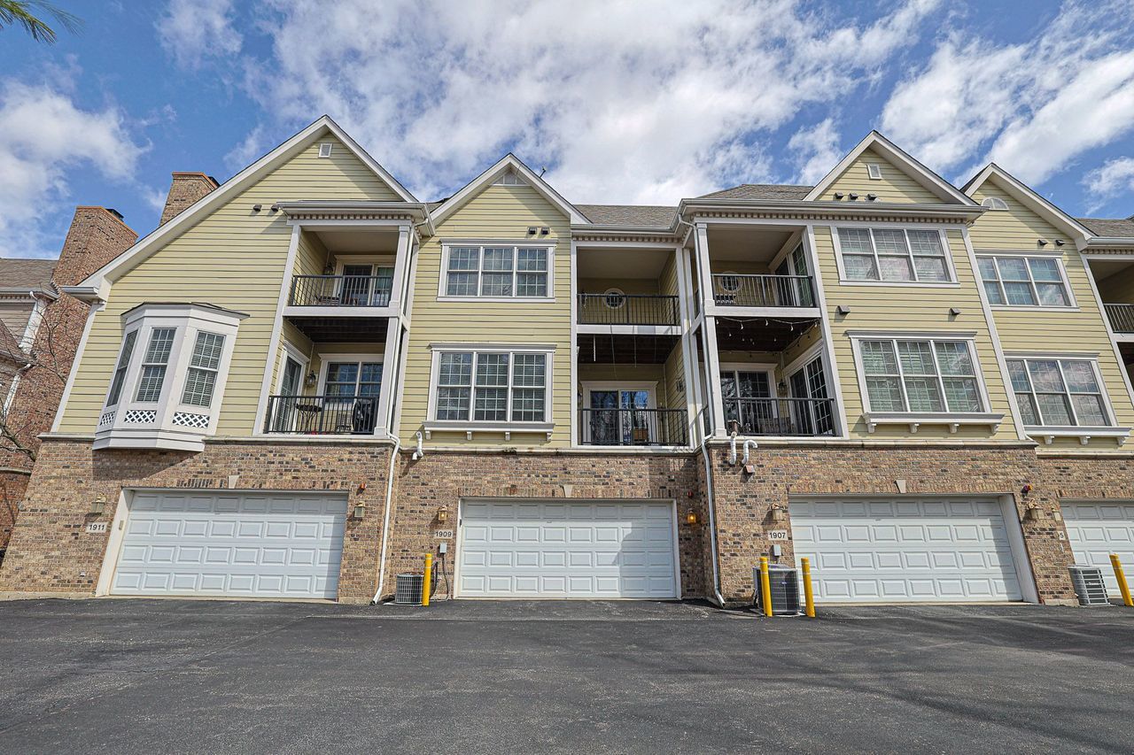 1909 Lynn Circle, Libertyville, IL 60048