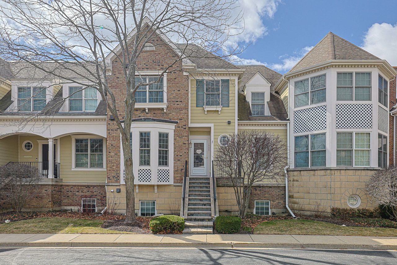 1909 Lynn Circle, Libertyville, IL 60048