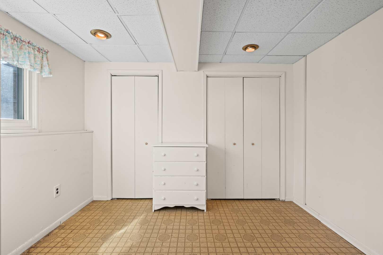 997 N PLUM GROVE Road, Palatine, IL 60067