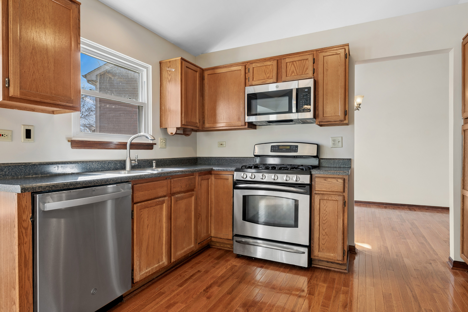 3585 Princeton Avenue, Aurora, IL 60504