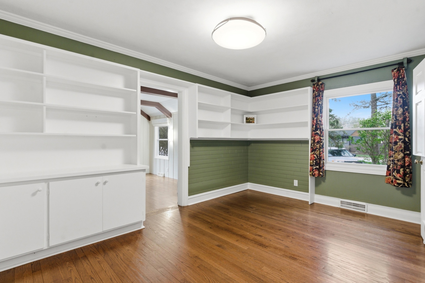 700 Broadway Avenue, Crystal Lake, IL 60014