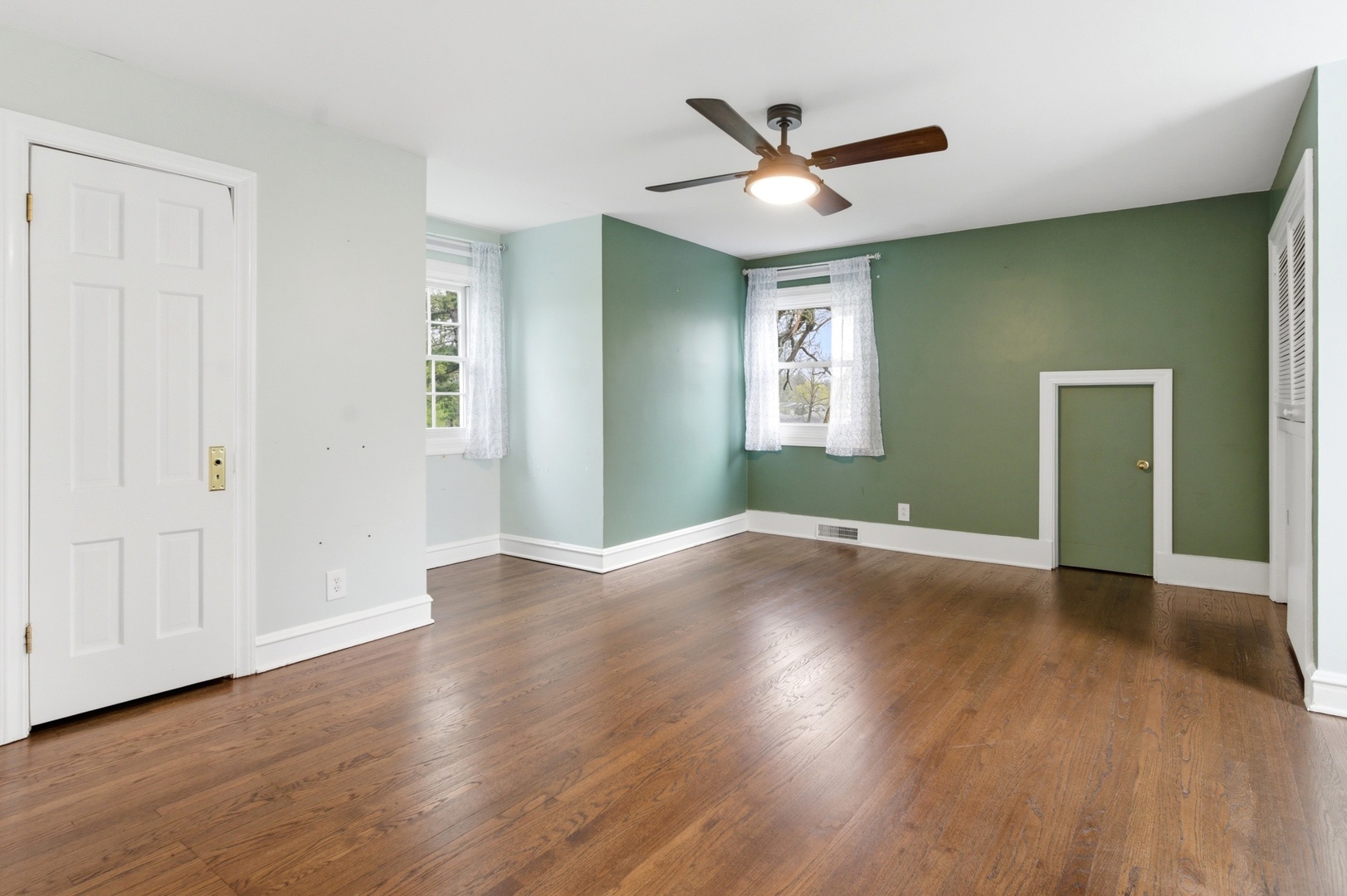 700 Broadway Avenue, Crystal Lake, IL 60014