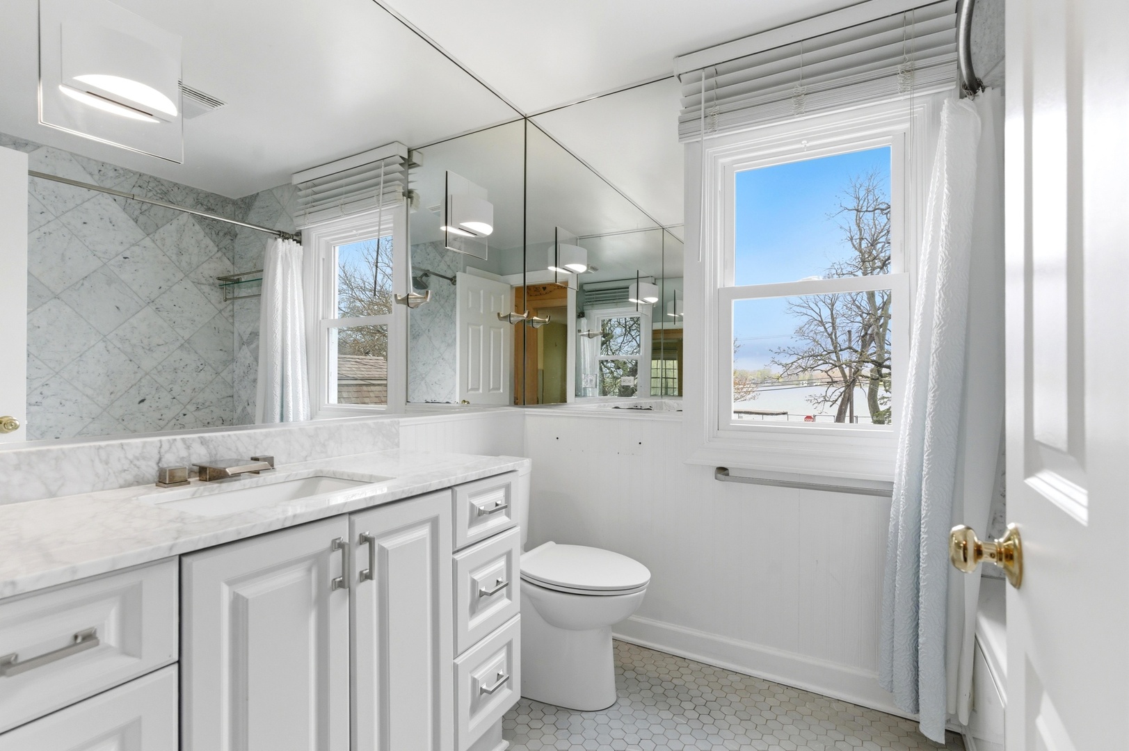 700 Broadway Avenue, Crystal Lake, IL 60014