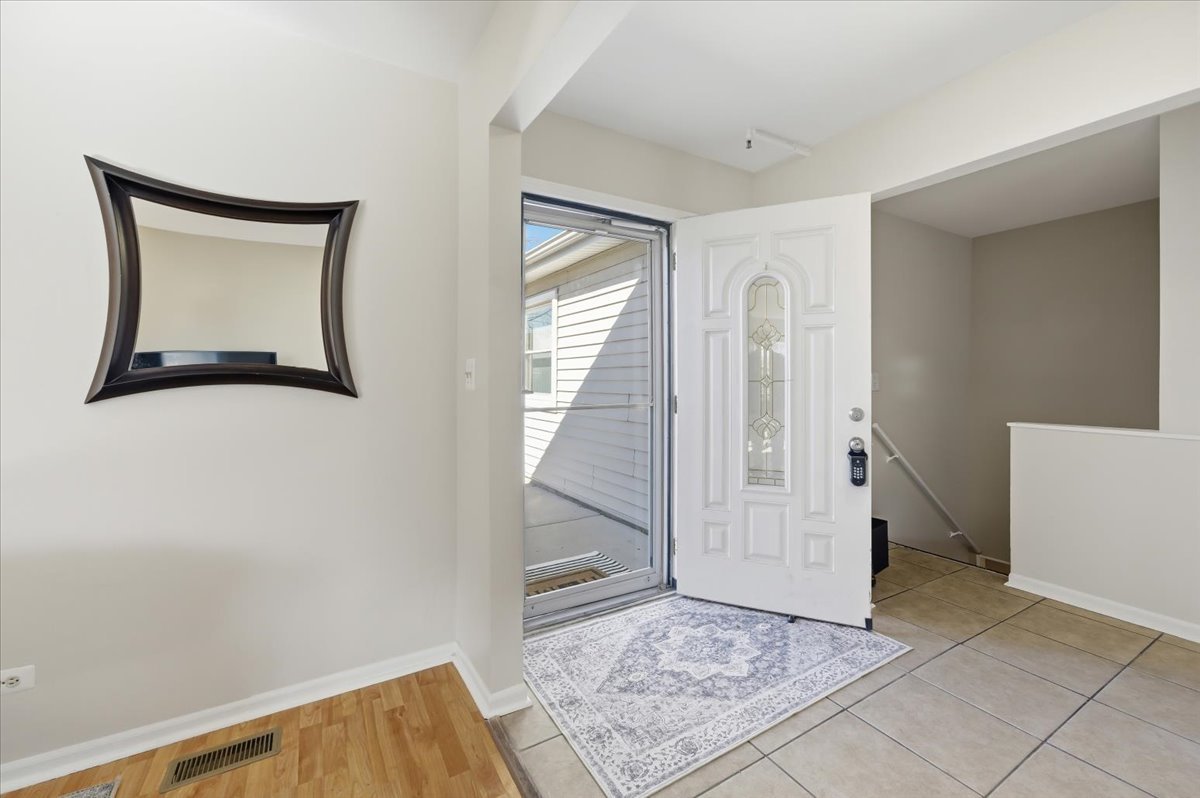 155 Surrey Drive, Carol Stream, IL 60188