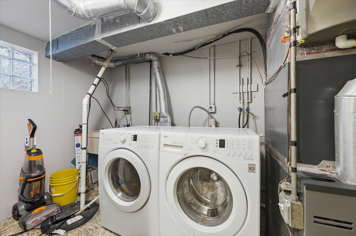 155 Surrey Drive, Carol Stream, IL 60188