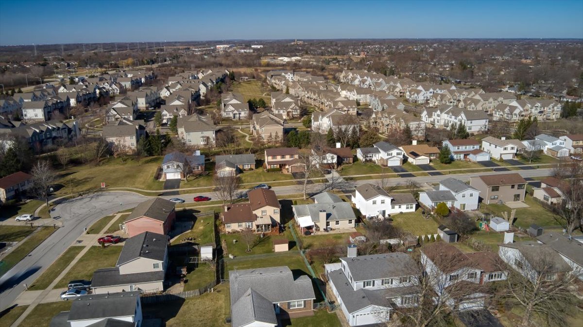 155 Surrey Drive, Carol Stream, IL 60188