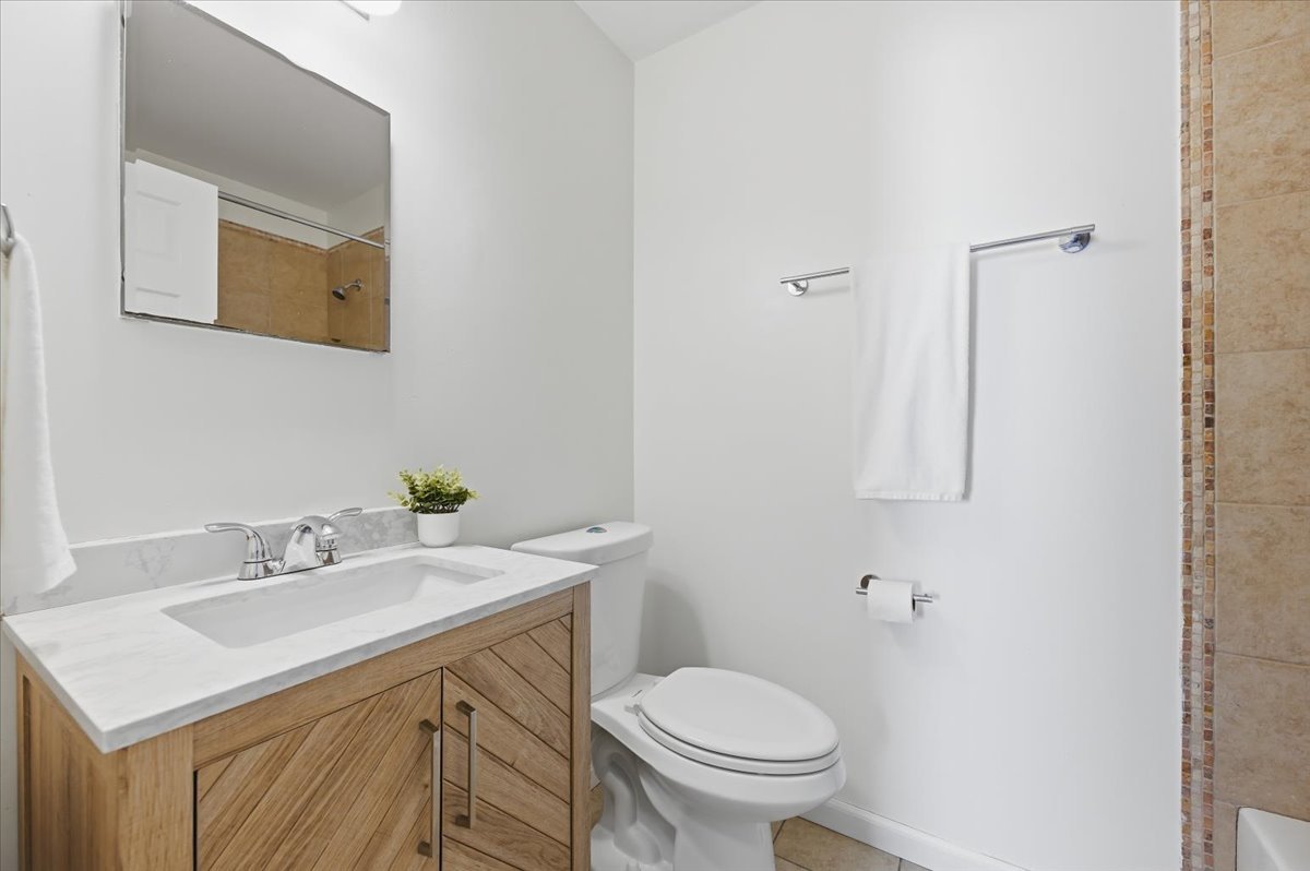 155 Surrey Drive, Carol Stream, IL 60188