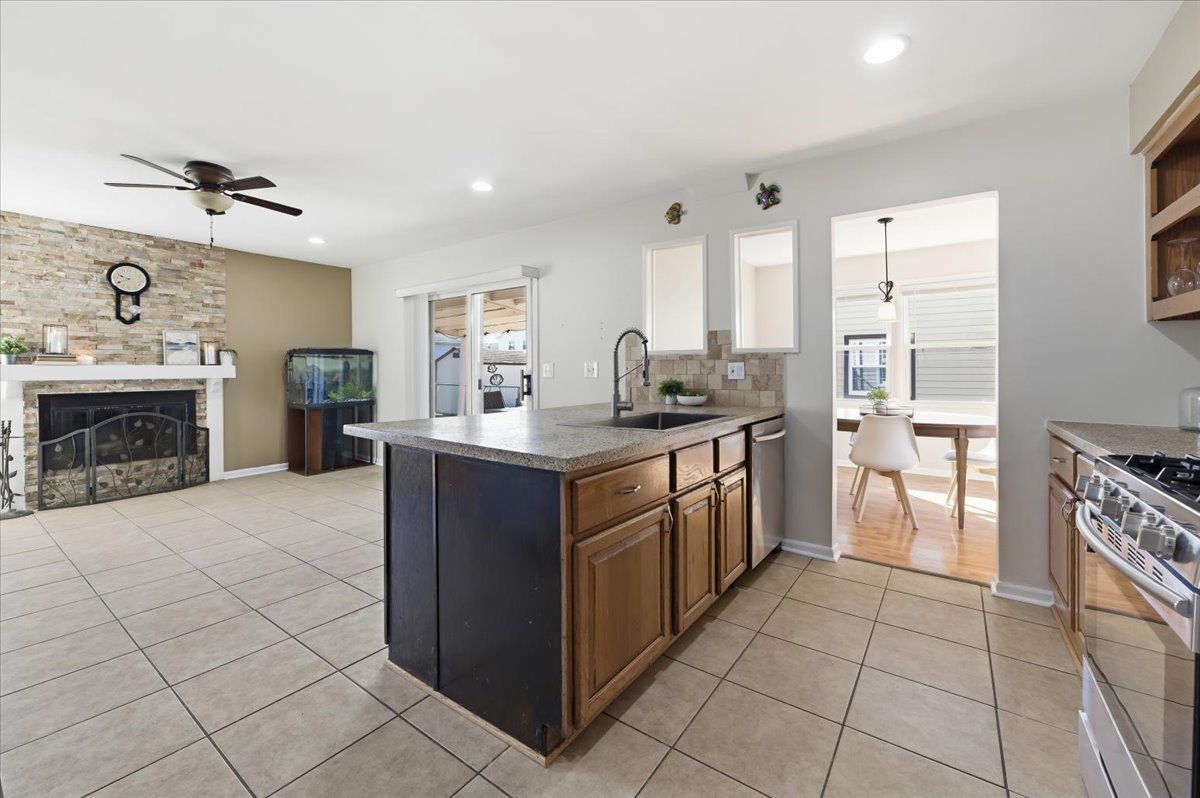 155 Surrey Drive, Carol Stream, IL 60188