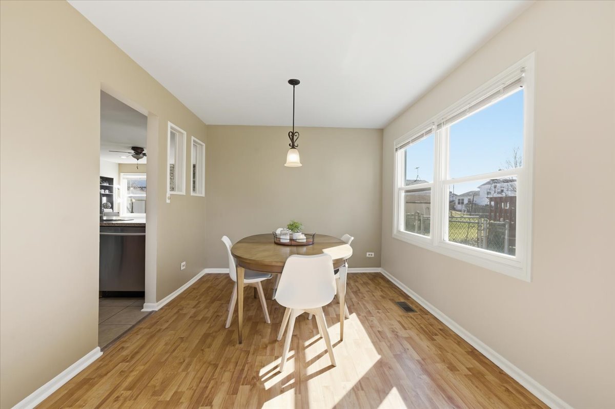 155 Surrey Drive, Carol Stream, IL 60188