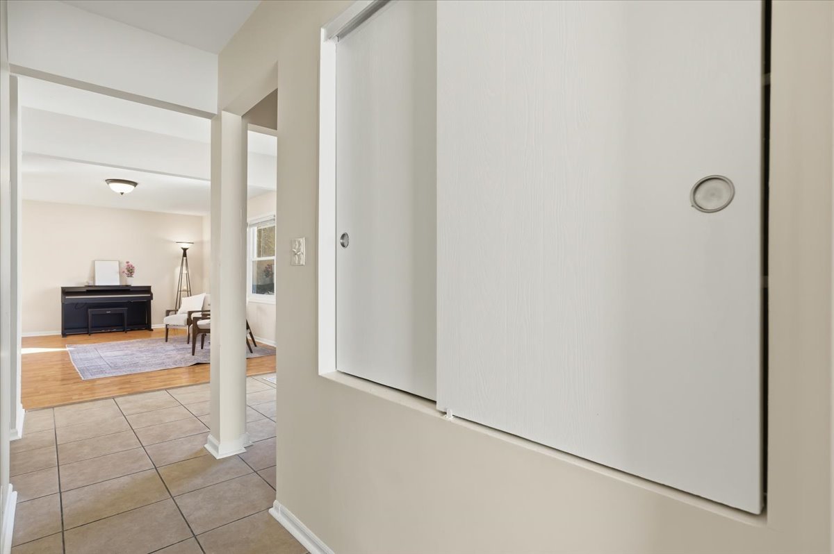 155 Surrey Drive, Carol Stream, IL 60188