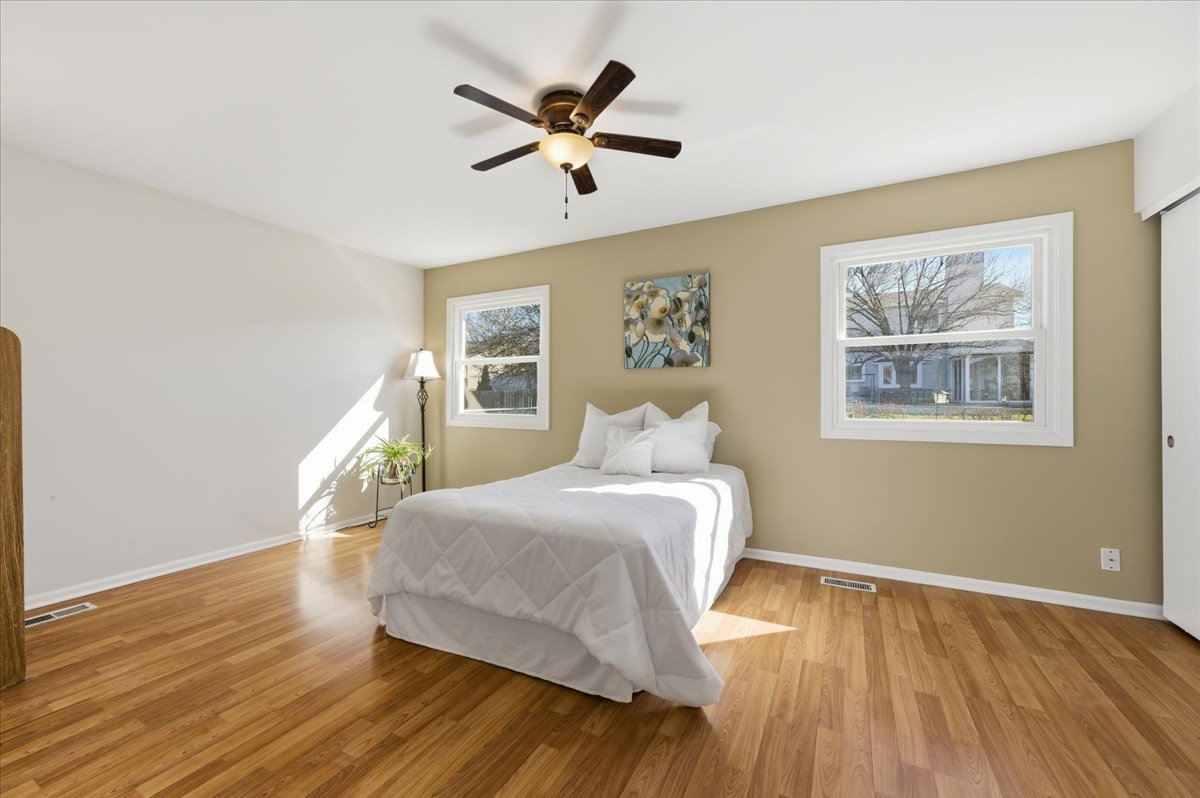 155 Surrey Drive, Carol Stream, IL 60188