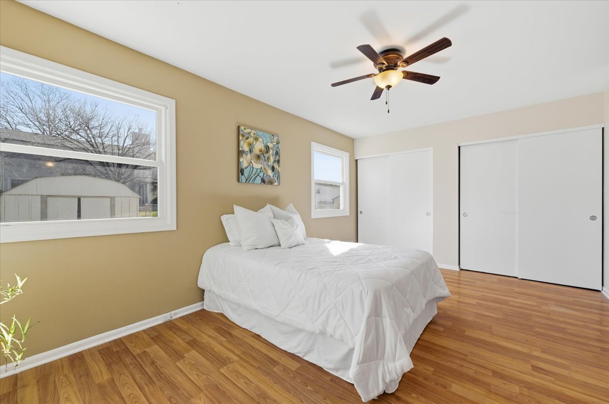 155 Surrey Drive, Carol Stream, IL 60188