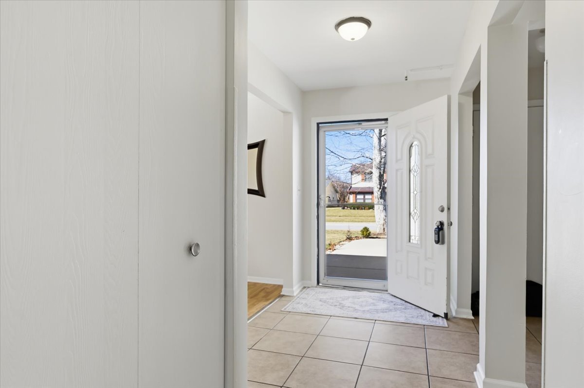 155 Surrey Drive, Carol Stream, IL 60188