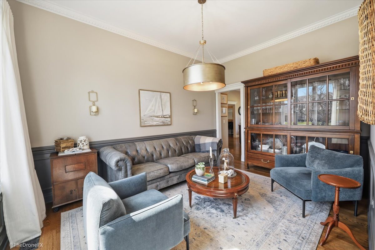 121 Brighton Drive, Wheaton, IL 60189