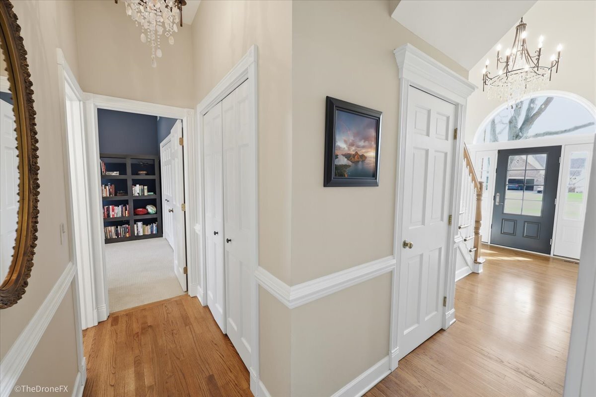 121 Brighton Drive, Wheaton, IL 60189