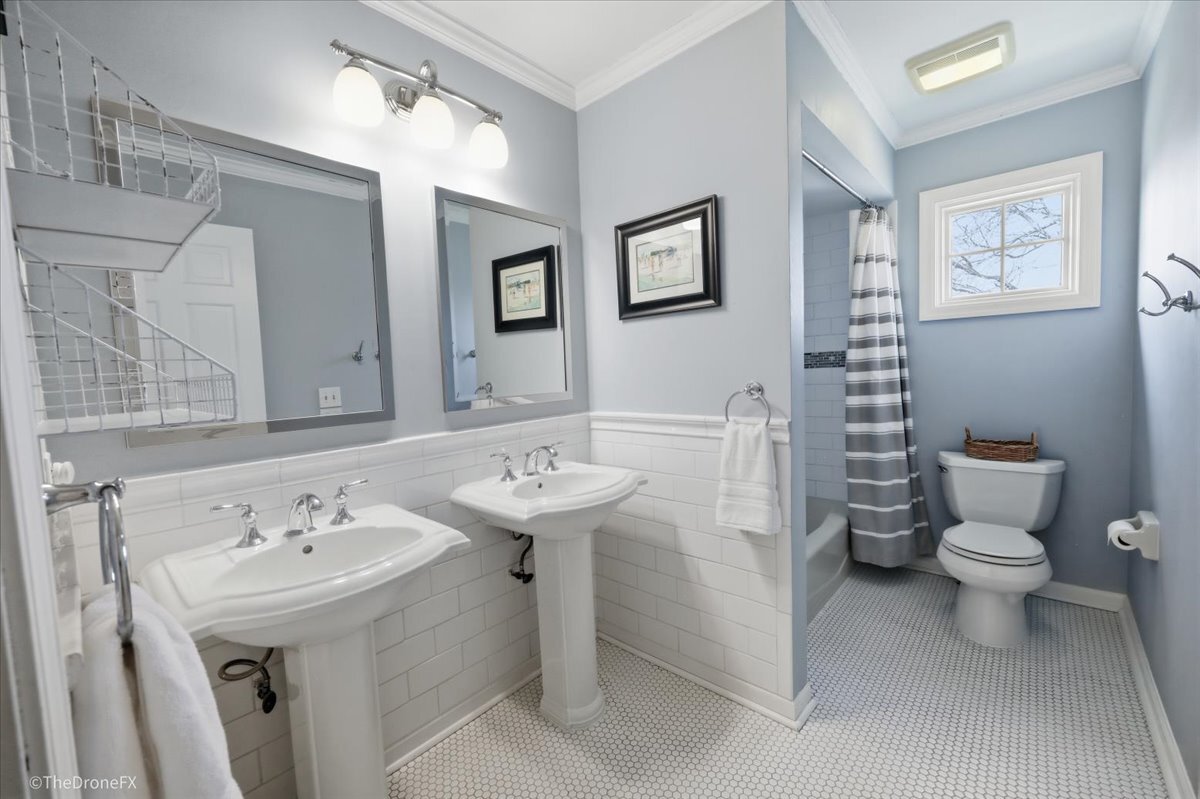 121 Brighton Drive, Wheaton, IL 60189