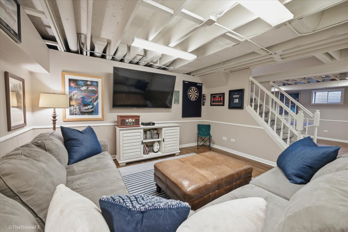 121 Brighton Drive, Wheaton, IL 60189