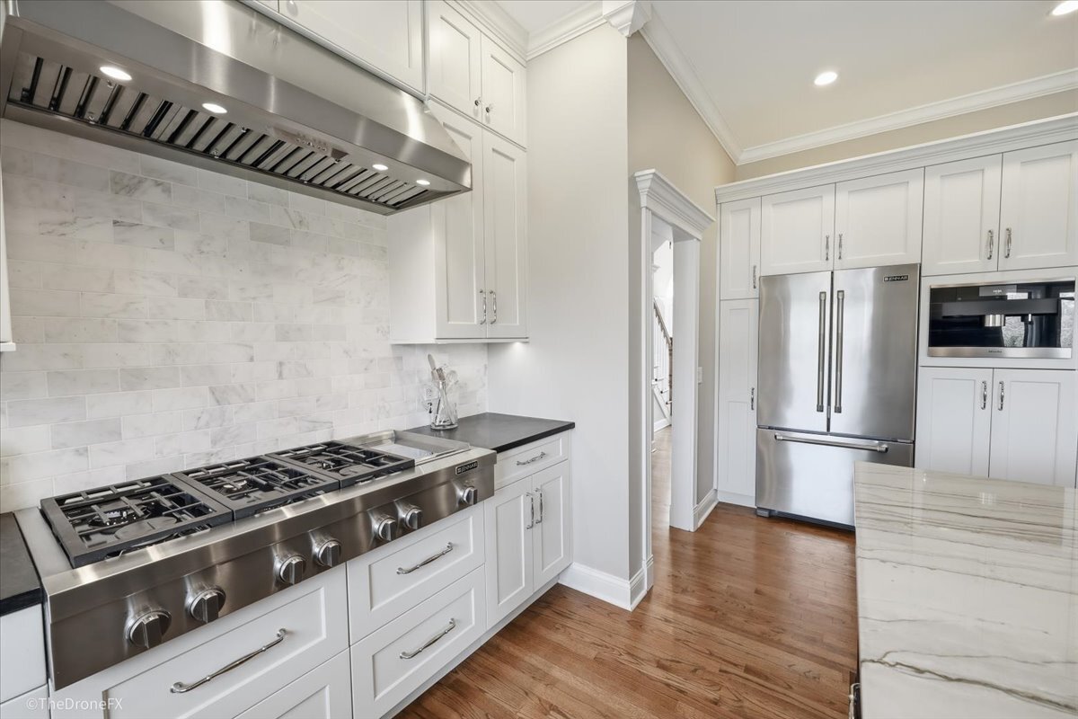 121 Brighton Drive, Wheaton, IL 60189