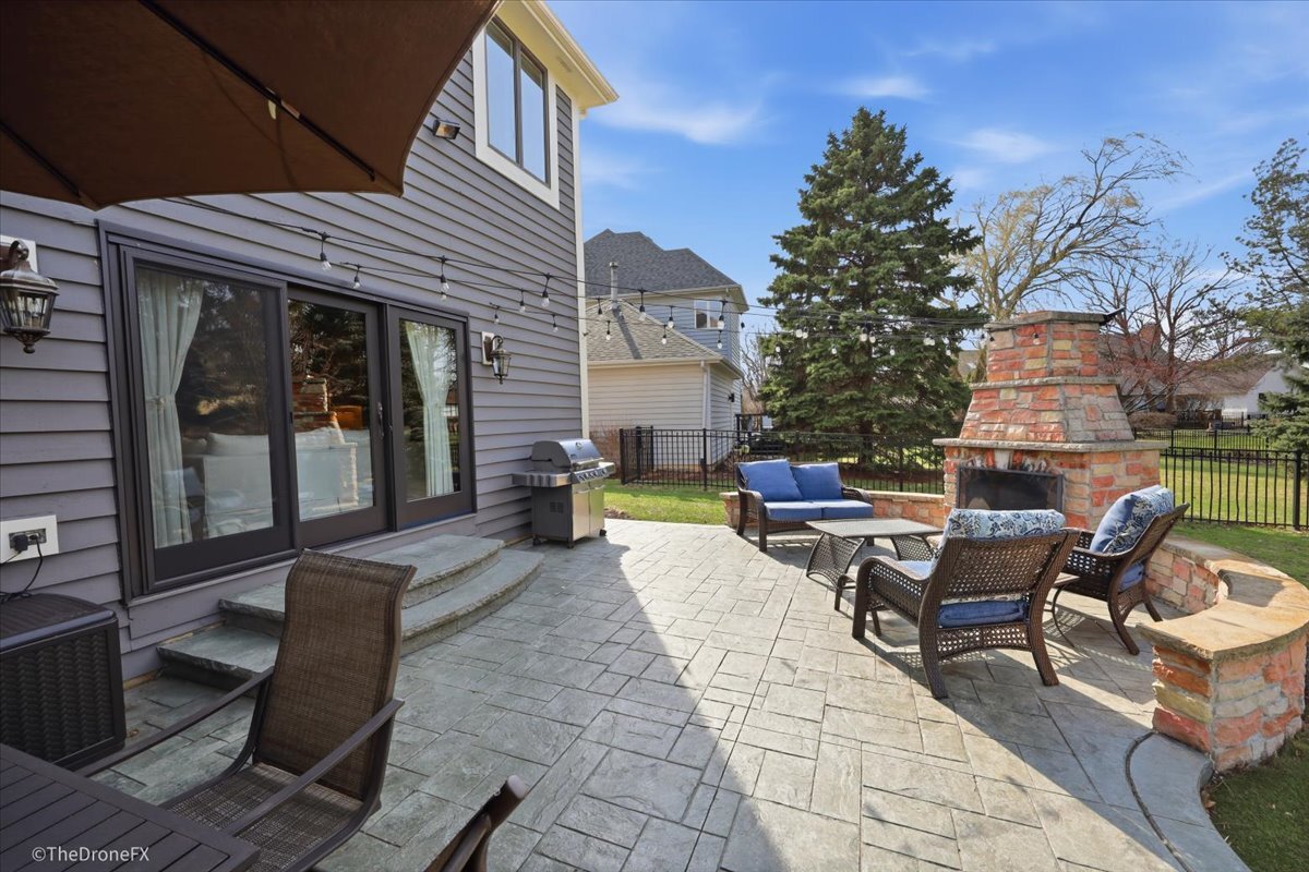 121 Brighton Drive, Wheaton, IL 60189