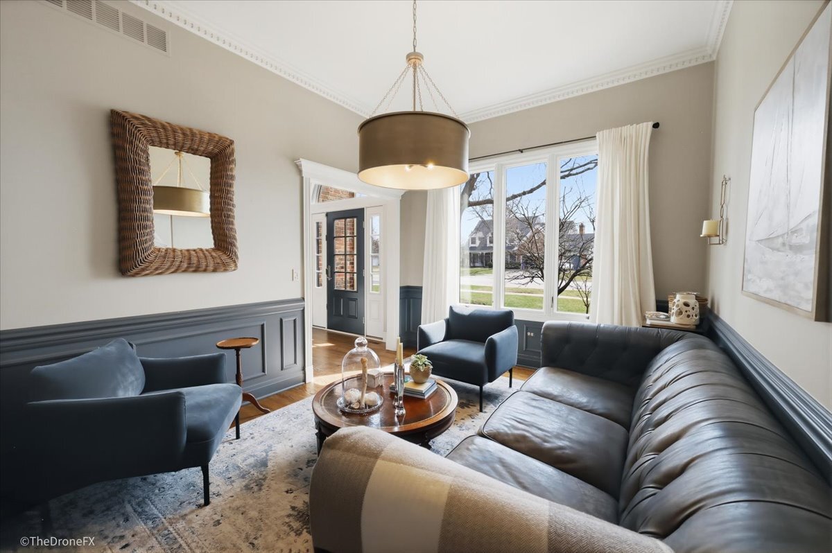 121 Brighton Drive, Wheaton, IL 60189