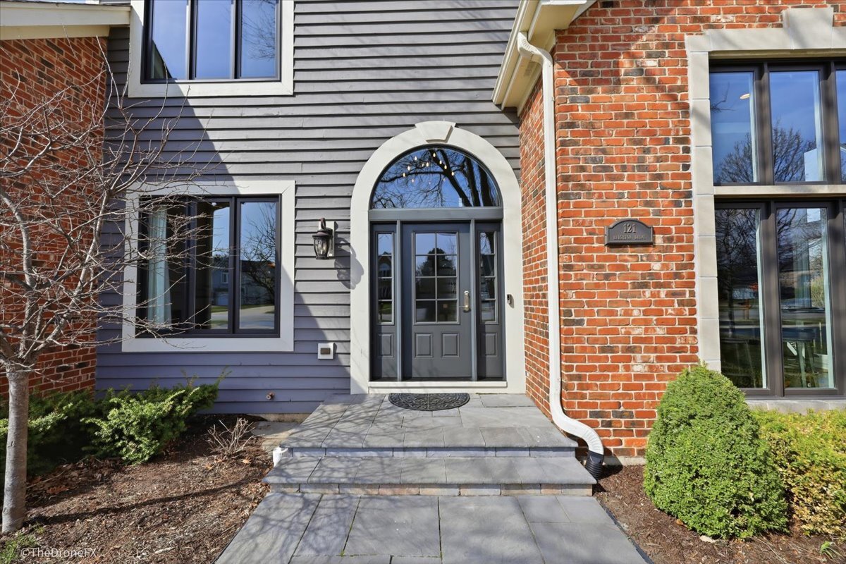 121 Brighton Drive, Wheaton, IL 60189