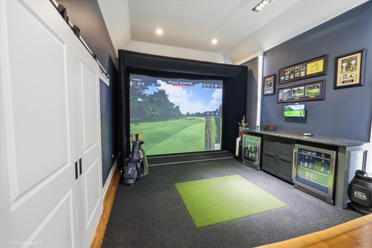 121 Brighton Drive, Wheaton, IL 60189