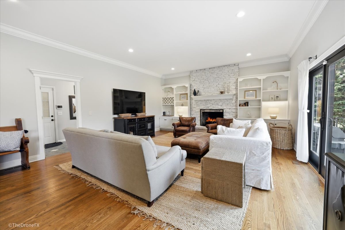 121 Brighton Drive, Wheaton, IL 60189