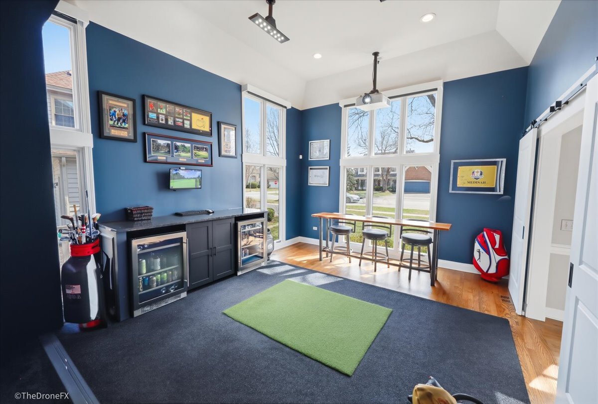 121 Brighton Drive, Wheaton, IL 60189