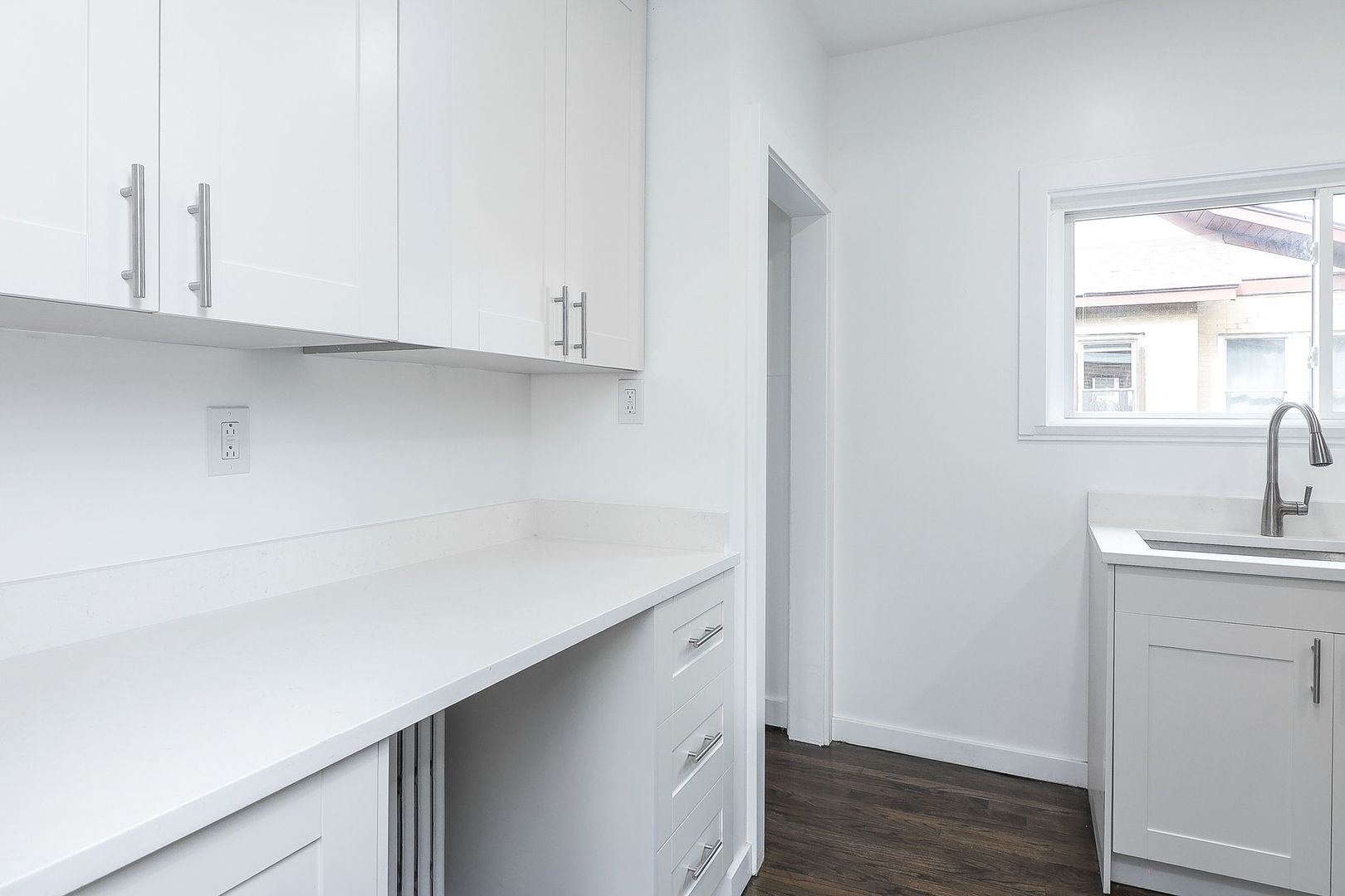 613 S Summit Avenue, Villa Park, IL 60181