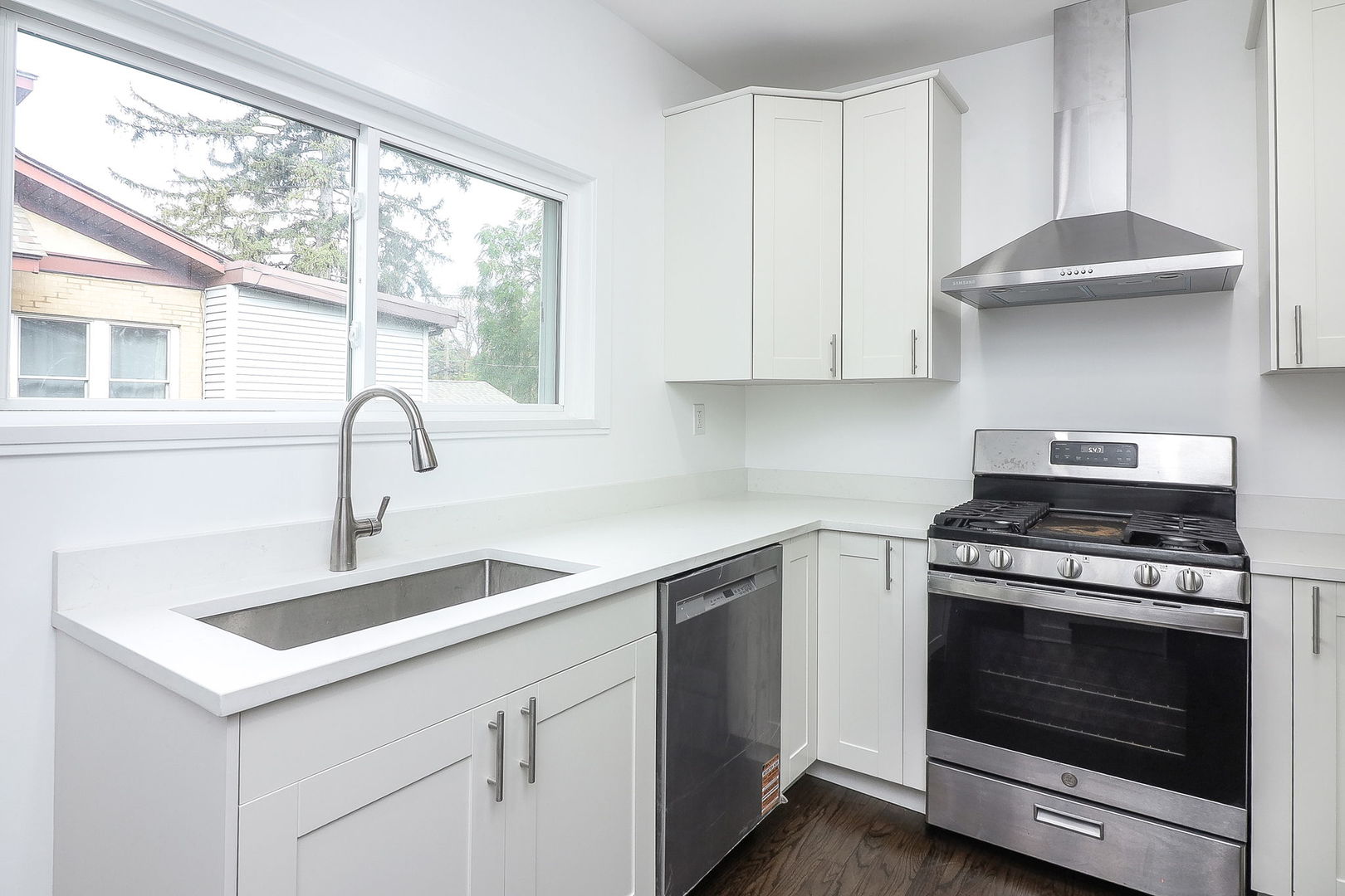 613 S Summit Avenue, Villa Park, IL 60181